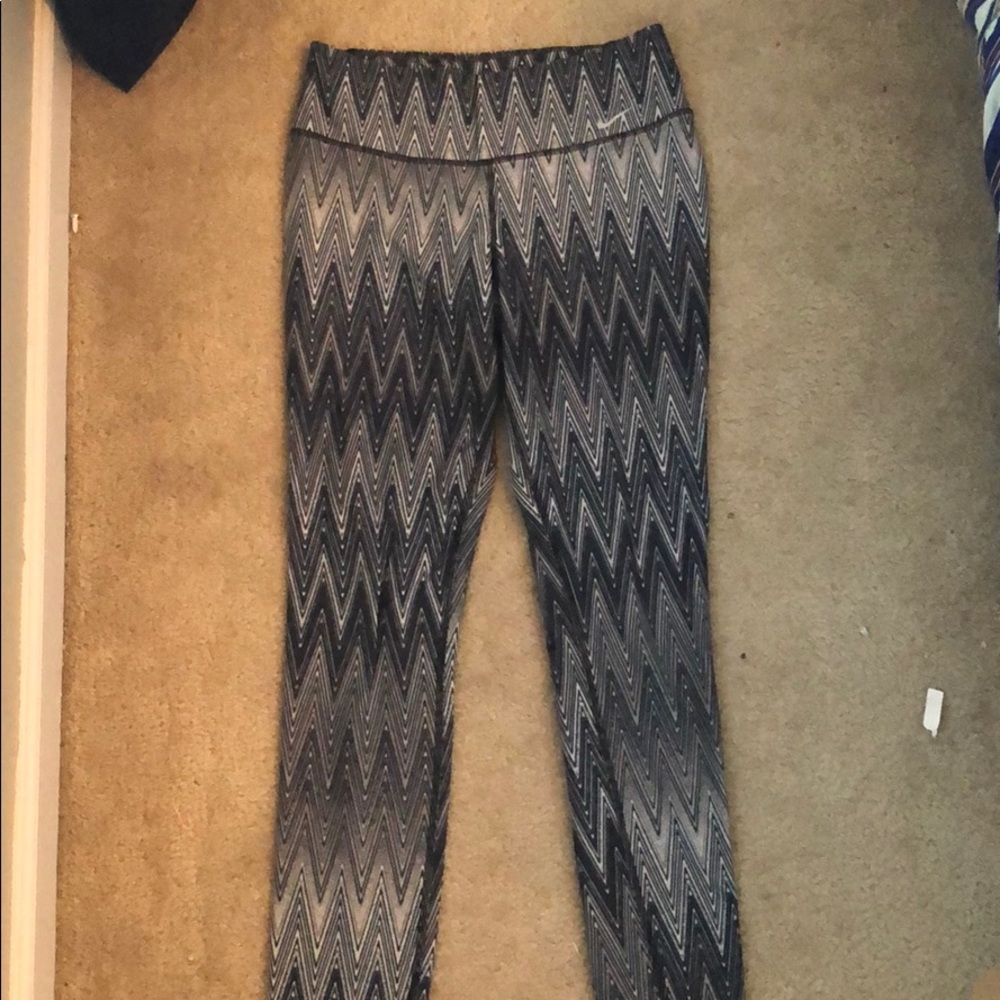 Nike chevron leggings size small